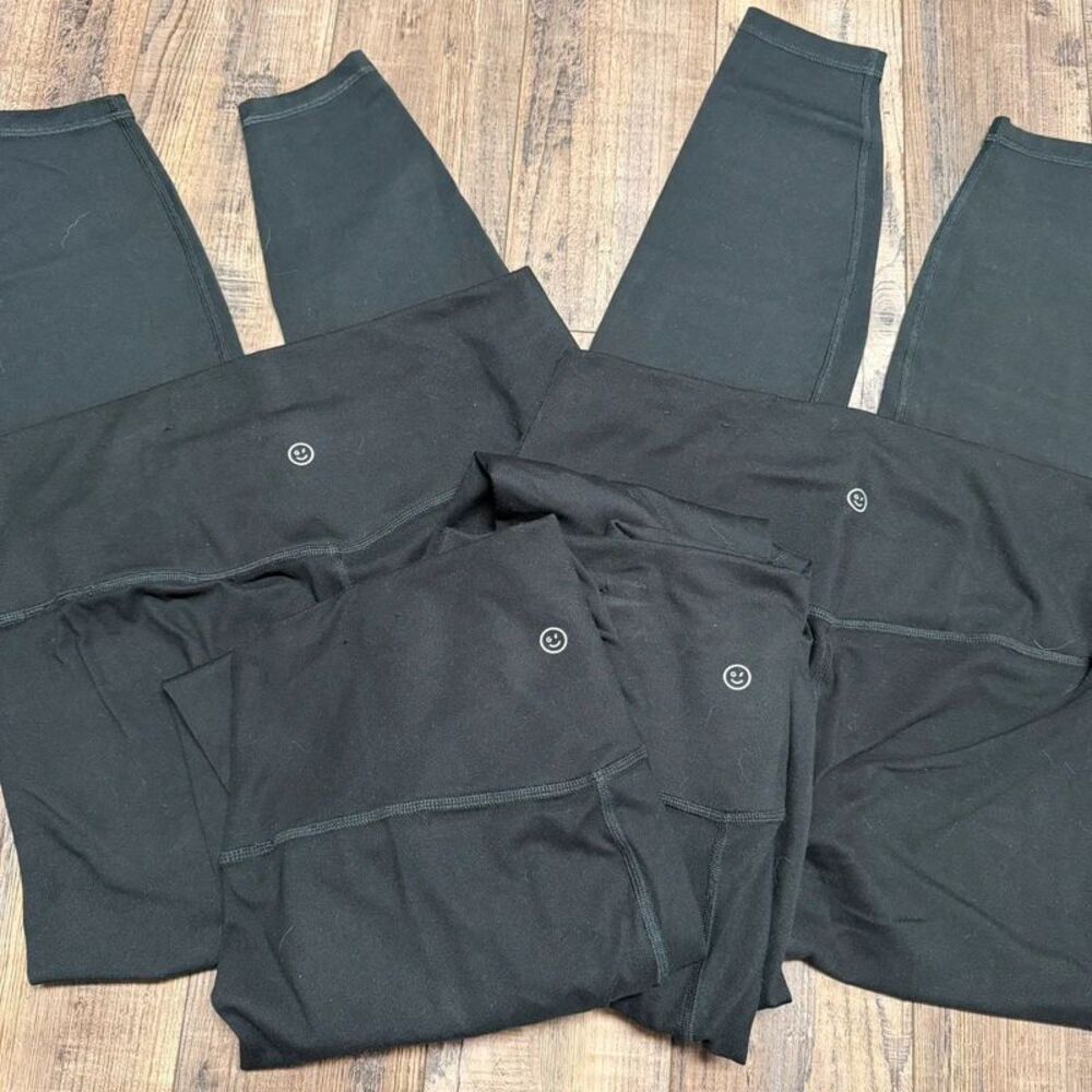 bundle of 4 gilly hicks leggings